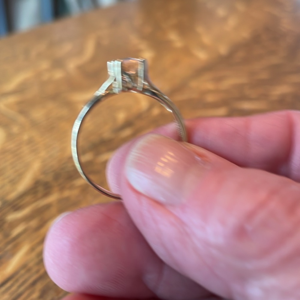 10 kt gold morganite ring. - Picture 2 of 4
